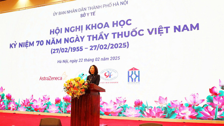 Phó Chủ tịch UBND thành phố Hà Nội Vũ Thu Hà phát biểu ý kiến tại hội nghị.