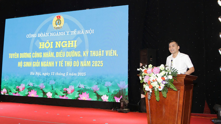 Phó Chủ tịch Thường trực Liên đoàn Lao động thành phố Hà Nội, Lê Đình Hùng phát biểu tại hội nghị. Phó Chủ tịch Thường trực Liên đoàn Lao động thành phố Hà Nội, Lê Đình Hùng phát biểu tại hội nghị.