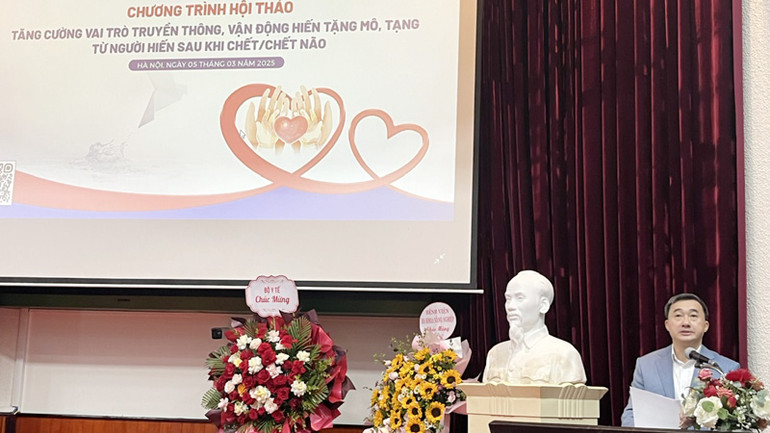 Thứ trưởng Y tế Trần Văn Thuấn phát biểu ý kiến tại hội thảo.