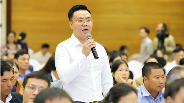 Các đại biểu trao đổi với lãnh đạo Bộ Tài nguyên và Môi trường, Hội Nông dân Việt Nam. Các đại biểu trao đổi với lãnh đạo Bộ Tài nguyên và Môi trường, Hội Nông dân Việt Nam.