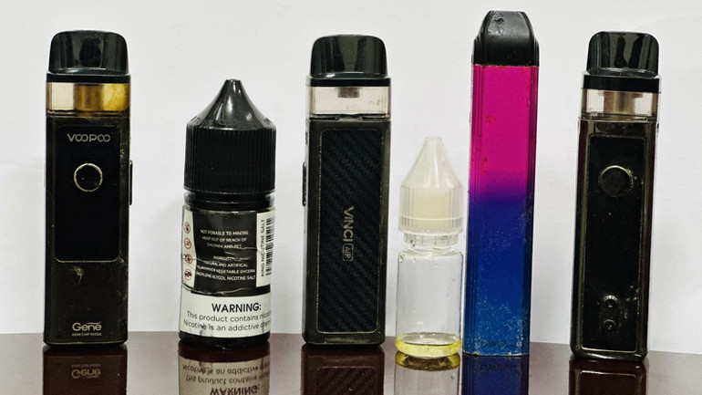 Thiết bị điện tử và chất tinh dầu dễ bị phối trộn ma túy, chất gây nghiện.