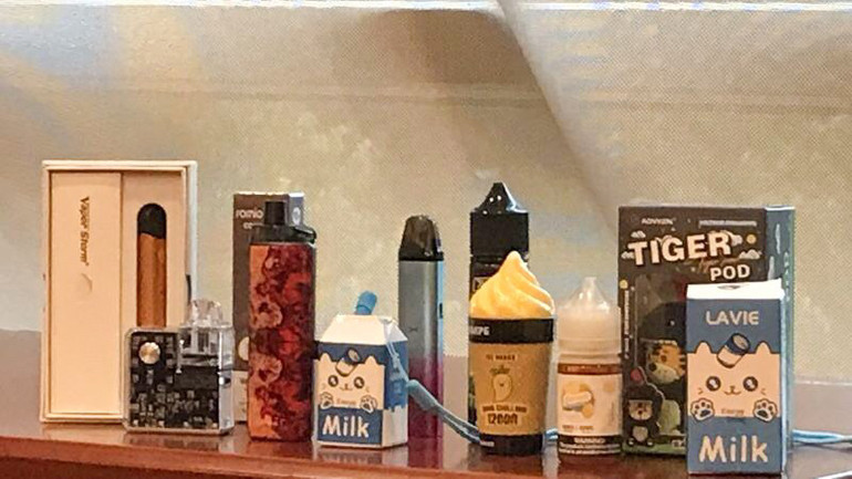 Các sản phẩm thuốc lá điện tử, thuốc lá nung nóng.