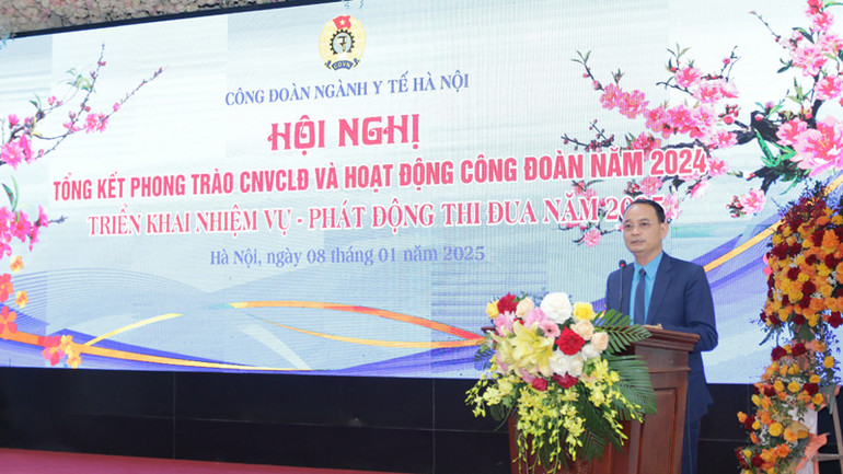 Chủ tịch Công đoàn ngành y tế Hà Nội Trịnh Tố Tâm phát biểu tại hội nghị.