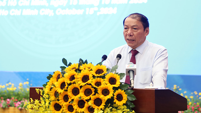 Bộ Trưởng Văn hóa, Thể thao và Du lịch Nguyễn Văn Hùng phát biểu tại hội nghị.