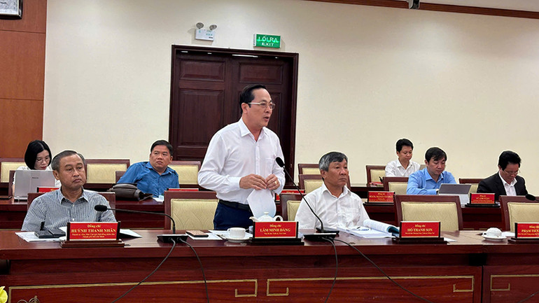 Đại biểu phát biểu tại hội thảo. Đại biểu phát biểu tại hội thảo.