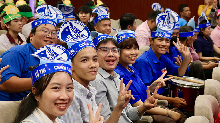 Hội thi nhận được sự cổ vũ của đông đảo các bạn trẻ. Hội thi nhận được sự cổ vũ của đông đảo các bạn trẻ.