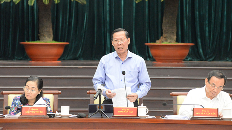 Chủ tịch Ủy ban nhân dân Thành phố Hồ Chí Minh Phan Văn Mãi phát biểu tại hội nghị.