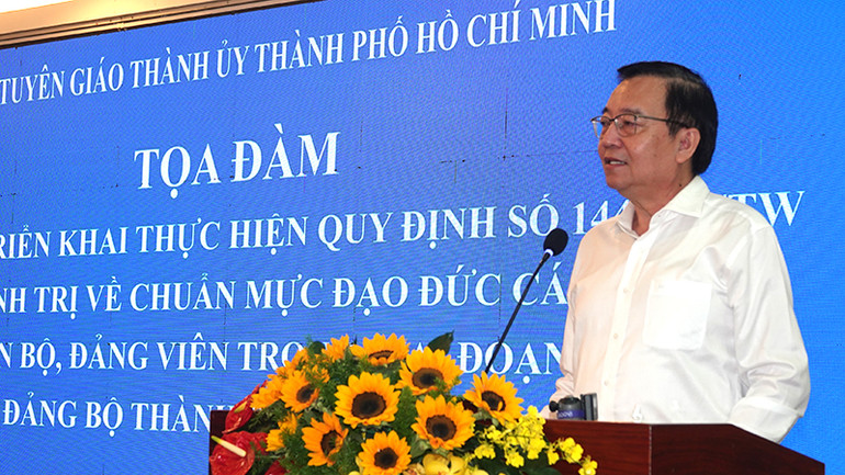 Đồng chí Lê Hồng Sơn, Phó Trưởng Ban Thường trực Ban Tuyên giáo Thành ủy Thành phố Hồ Chí Minh phát biểu kết luận tọa đàm.