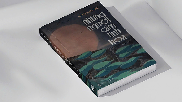 Bìa tác phẩm "Những người cầm tinh hoa" của nhà thơ, nhà báo Nguyễn Quang Hưng.