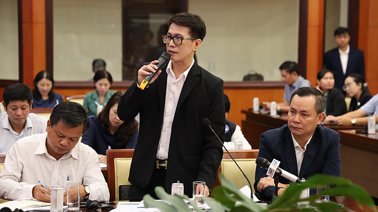 Đại biểu nêu ý kiến tại hội nghị.