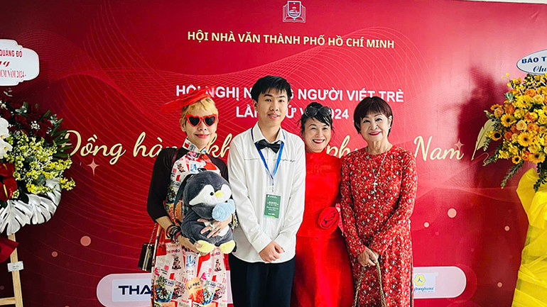 Các đại biểu tham dự hội nghị.