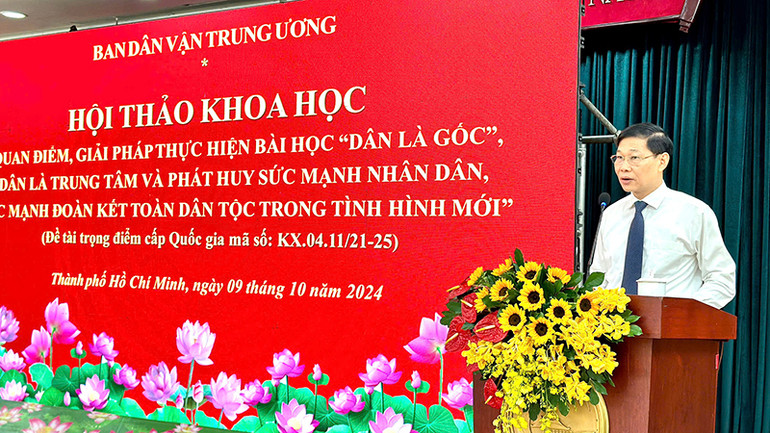 Đồng chí Đỗ Văn Phới, Phó trưởng Ban Dân vận Trung ương phát biểu đề dẫn hội thảo. Đồng chí Đỗ Văn Phới, Phó trưởng Ban Dân vận Trung ương phát biểu đề dẫn hội thảo.