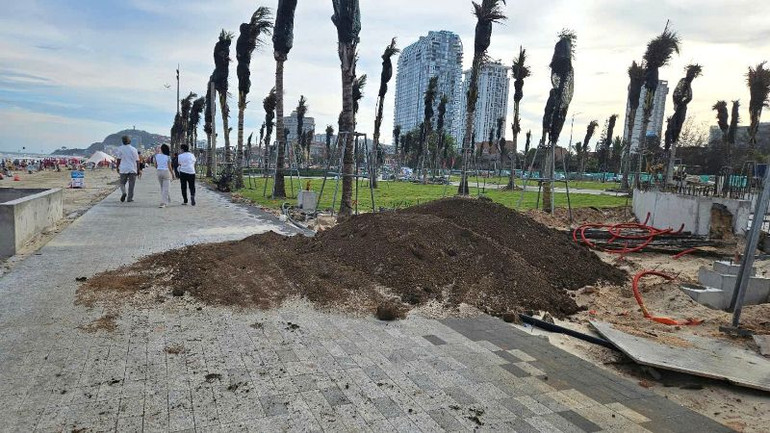 Dự án chỉnh trang đường Thùy Vân không khánh thành đúng thời hạn (30/4) cũng ảnh hưởng phần nào đến công tác phục vụ khách du lịch. Dự án chỉnh trang đường Thùy Vân không khánh thành đúng thời hạn (30/4) cũng ảnh hưởng phần nào đến công tác phục vụ khách du lịch.