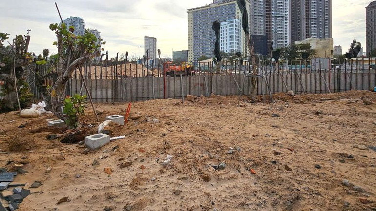 Dự án chỉnh trang đường Thùy Vân ( Bãi Sau) còn nhiều hạng mục dở dang. Dự án chỉnh trang đường Thùy Vân ( Bãi Sau) còn nhiều hạng mục dở dang.