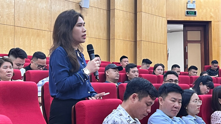 Đại diện các doanh nghiệp phát biểu ý kiến, kiến nghị, tháo gỡ khó khăn trong hoạt động xuất, nhập khẩu.