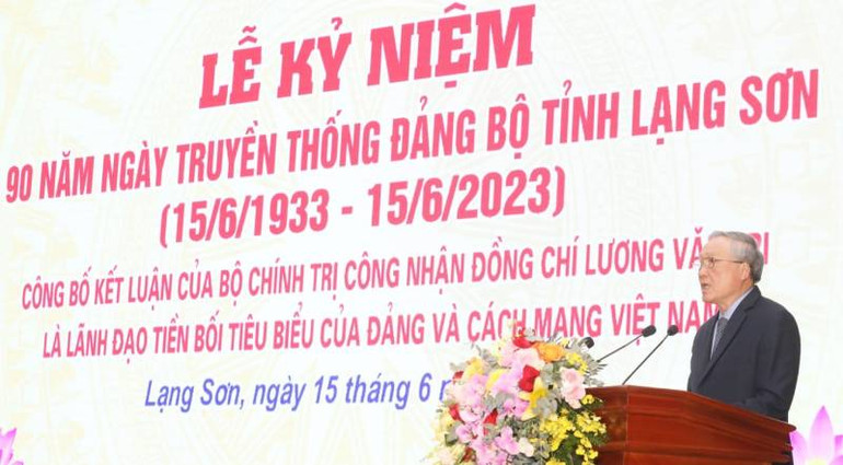 Đồng chí Nguyễn Hòa Bình, Ủy viên bộ Chính trị, Bí thư Trung ương Đảng, Chánh án Tòa án nhân dân tối cao phát biểu tại Lễ kỷ niệm 90 năm Ngày truyền thống Đảng bộ tỉnh Lạng Sơn.