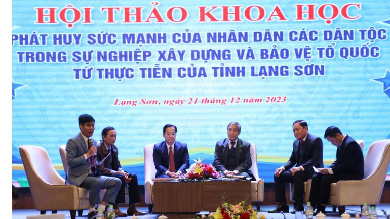 Các đại biểu tham luận, trao đổi tại cuộc Hội thảo.