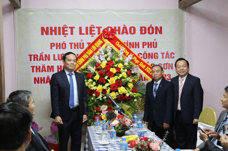 Phó Thủ tướng Trần Lưu Quang thăm chúc mừng Hội thánh Tin lành Bắc Sơn (Lạng Sơn).