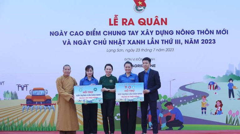 Các đơn vị và nhà hảo tâm hỗ trợ cho Chương trình xây dựng nông thôn mới tại huyện Chi Lăng.