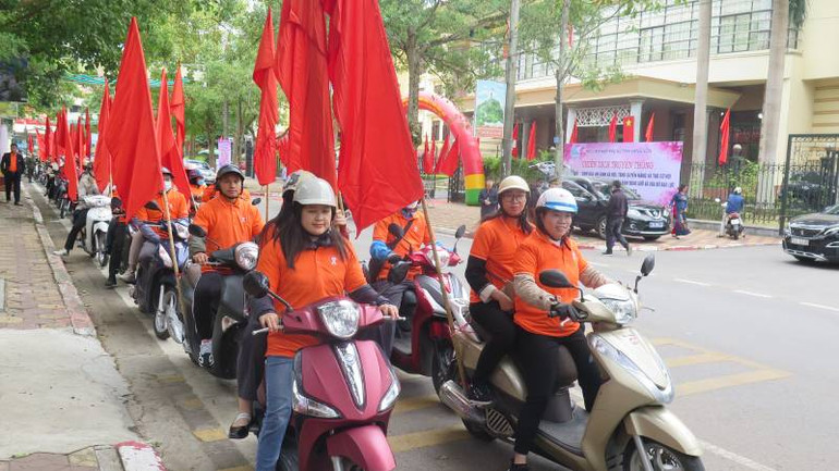 Sau lễ phát động, đông đảo đoàn viên thanh niên tham gia diễu hành trên các đường phố của thành phố Lạng Sơn.