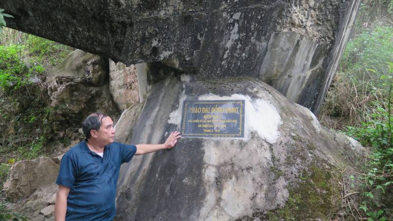 Lối vào Pháo đài Đồng Đăng bị bom đạn tàn phá. Lối vào Pháo đài Đồng Đăng bị bom đạn tàn phá.