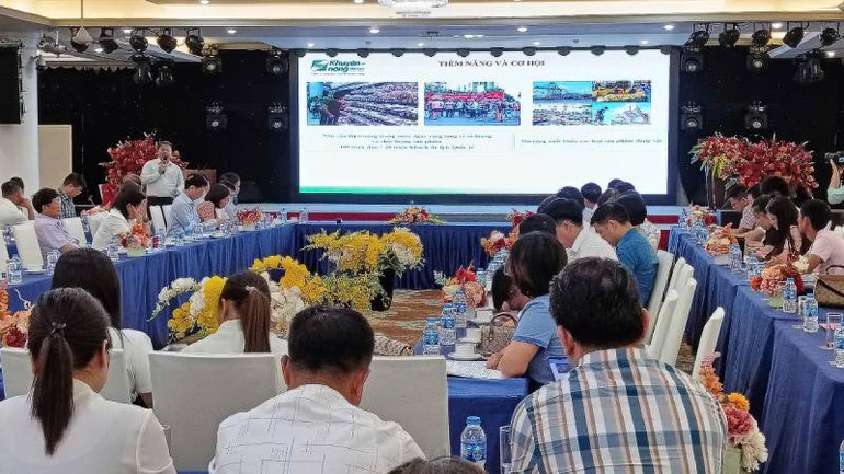 Các đại biểu tham gia trao đổi, tham luận tại diễn đàn.