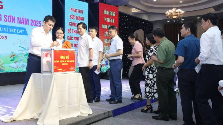 Các tập thể, doanh nghiệp, cá nhân đóng góp kinh phí ủng hộ Quỹ bảo trợ xã hội của tỉnh năm 2025.