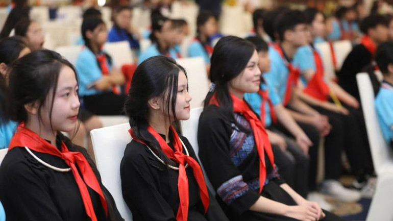 142 đại biểu Cháu ngoan Bác Hồ tiêu biểu đại diện hàng nghìn thiếu nhi các dân tộc tỉnh Lạng Sơn tham dự Đại hội.