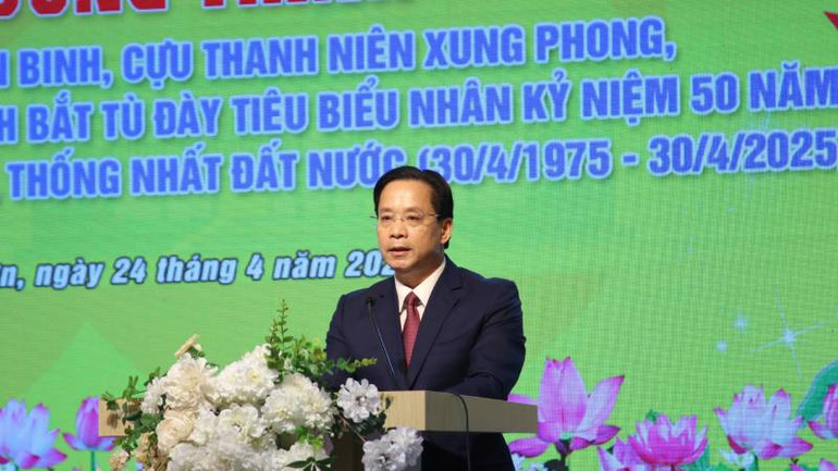 Đồng chí Hoàng Văn Nghiệm, Bí thư Tỉnh ủy Lạng Sơn phát biểu tại buổi lễ gặp mặt.