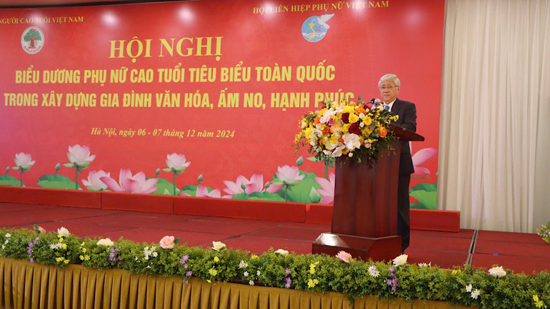 Đồng chí Đỗ Văn Chiến, Chủ tịch ủy ban Trung ương Mặt trận Tổ quốc Việt Nam phát biểu tại Hội nghị. Đồng chí Đỗ Văn Chiến, Chủ tịch ủy ban Trung ương Mặt trận Tổ quốc Việt Nam phát biểu tại Hội nghị.