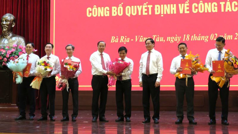 Điều động, chỉ định đồng chí Phan Khắc Duy (Chánh Văn phòng Ủy ban nhân dân tỉnh) tham gia Ban Chấp hành, Ban Thường vụ Huyện ủy, giữ chức vụ Bí thư Huyện ủy Xuyên Mộc nhiệm kỳ 2020-2025.