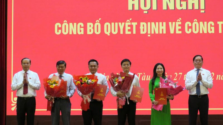 Đồng chí Vũ Hồng Thuấn giữ chức Quyền Giám đốc Sở Văn hóa, Thể thao và Du lịch và các Phó Giám đốc Sở Văn hóa, Thể thao và Du lịch.