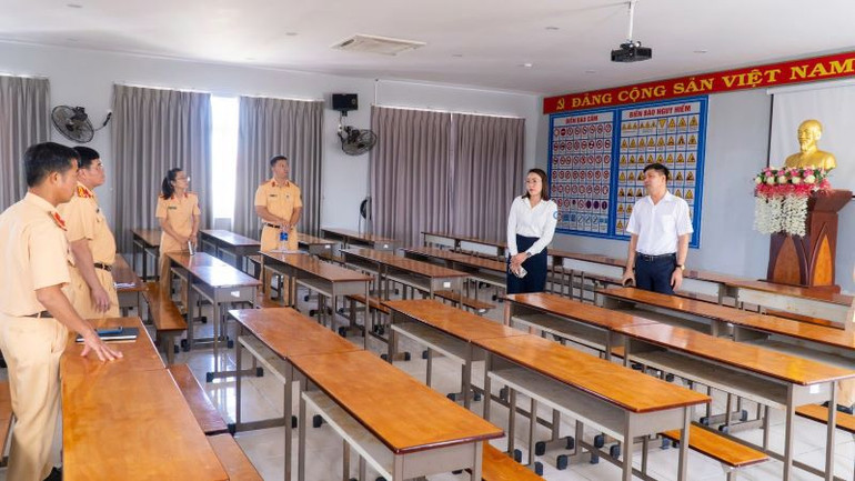 Phòng Cảnh sát giao thông Công an tỉnh đã chủ động tổ chức tiếp nhận từ Sở Giao thông vận tải cơ sở dữ liệu về quản lý sát hạch, cấp GPLX.