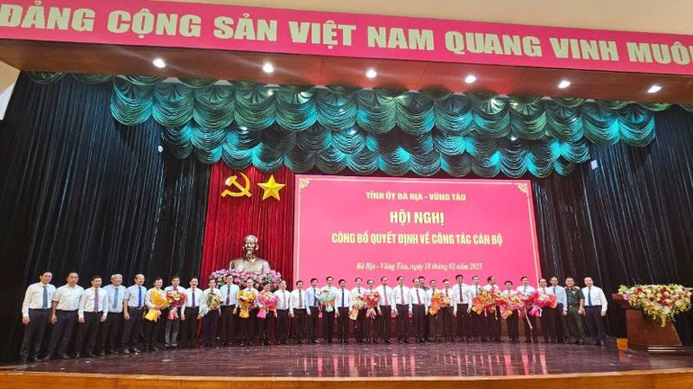 Tập thể Ban Thường vụ Tỉnh ủy chúc mừng các đồng chí được luân chuyển, bổ nhiệm đợt này. Tập thể Ban Thường vụ Tỉnh ủy chúc mừng các đồng chí được luân chuyển, bổ nhiệm đợt này.