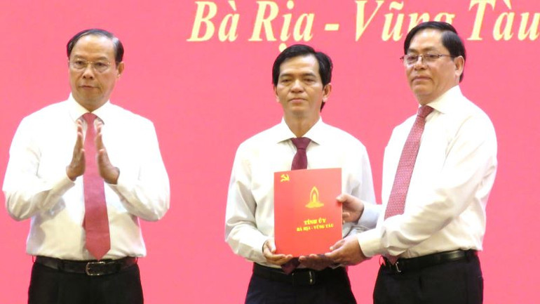 Điều động, bổ nhiệm đồng chí Dương Trọng Hiếu (Chánh Văn phòng Tỉnh ủy) giữ chức vụ Trưởng Ban Tổ chức Tỉnh ủy.