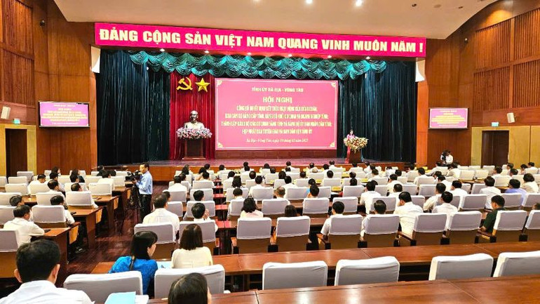 Toàn cảnh hội nghị.