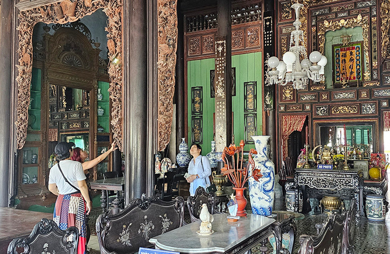 Không gian nội thất nhà cổ Bình Thủy. (Ảnh HOÀNG PHAN)