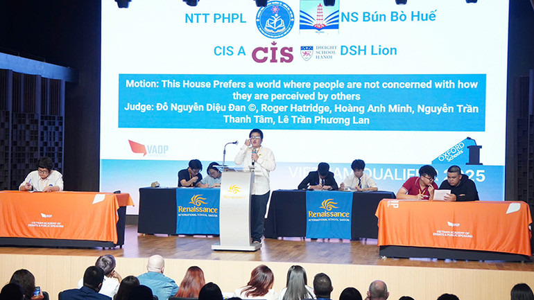 Cuộc thi thu hút 40 đội đến từ 21 trường trung học uy tín trên toàn quốc tham gia tranh tài.