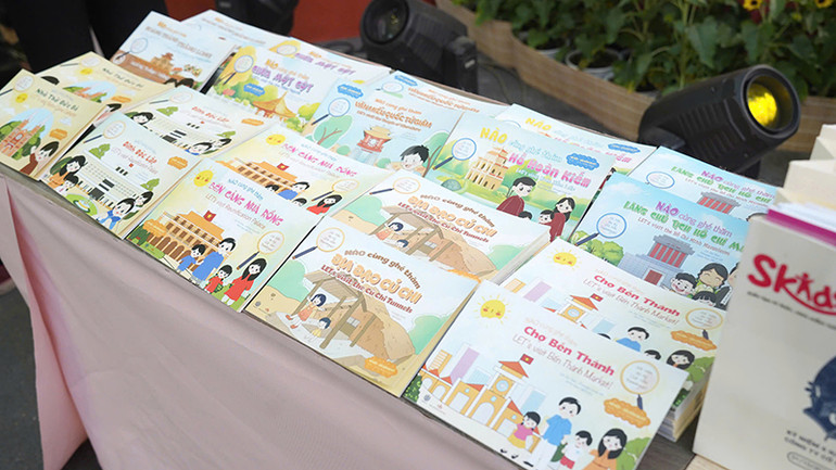 Bộ sách "Hà Nội - Sài Gòn du ký".