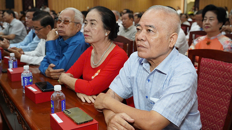 Các đại biểu tham dự hội nghị. (Ảnh Văn Thuận).