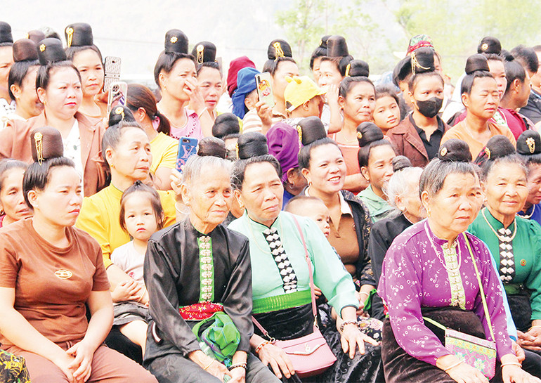 Lễ hội Pang A luôn thu hút đông đảo người dân tới tham dự. Lễ hội Pang A luôn thu hút đông đảo người dân tới tham dự.