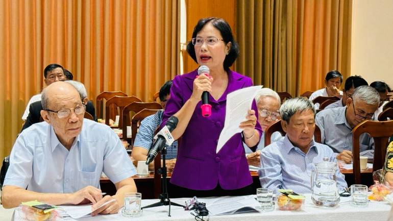 Các đại biểu góp ý tại hội nghị.