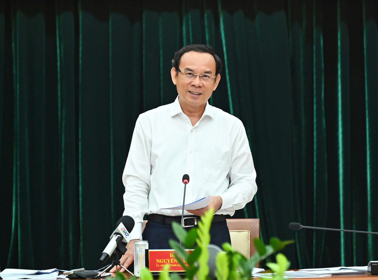 Ủy viên Bộ Chính trị, Bí thư Thành ủy Thành phố Hồ Chí Minh Nguyễn Văn Nên phát biểu chỉ đạo tại cuộc họp.