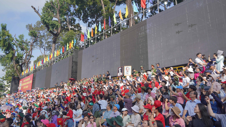 Người dân cần đi sớm và theo dõi các thông tin để có hành trình phù hợp. (Ảnh: THẾ ANH) Người dân cần đi sớm và theo dõi các thông tin để có hành trình phù hợp. (Ảnh: THẾ ANH)