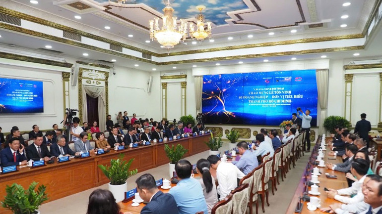 Quang cảnh tọa đàm.