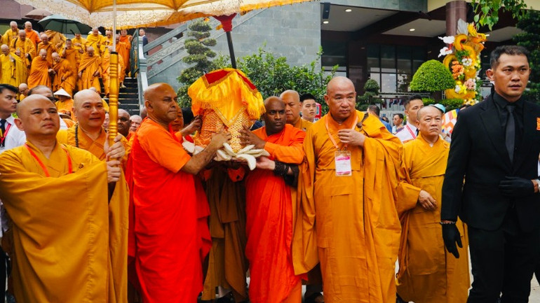Cận cảnh hình ảnh cung rước Xá lợi Đức Phật ngày 2/5