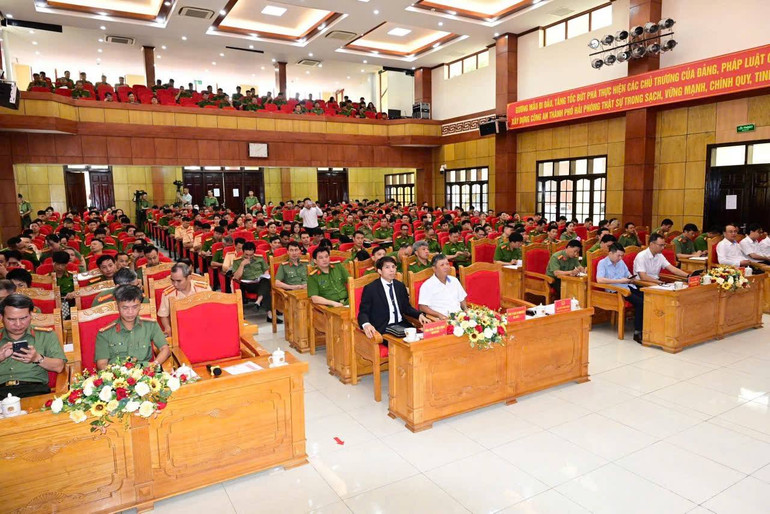 Các đại biểu tham dự hội nghị.