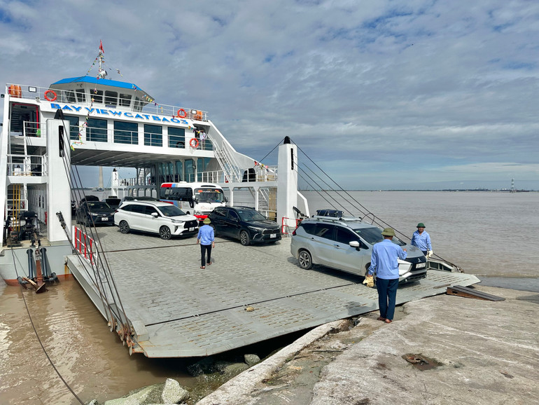 Bến phà Đồng Bài.
