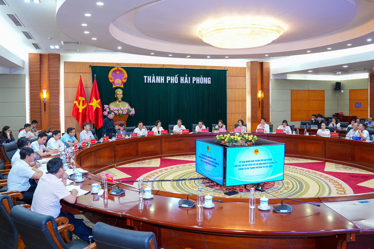 Toàn cảnh buổi làm việc.