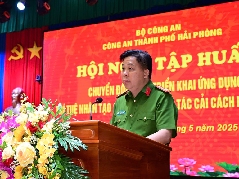 Đại tá Bùi Trung Thành, Phó Giám đốc Công an thành phố Hải Phòng phát biểu tại hội nghị.
